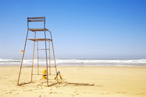chaise haute plage surveillance